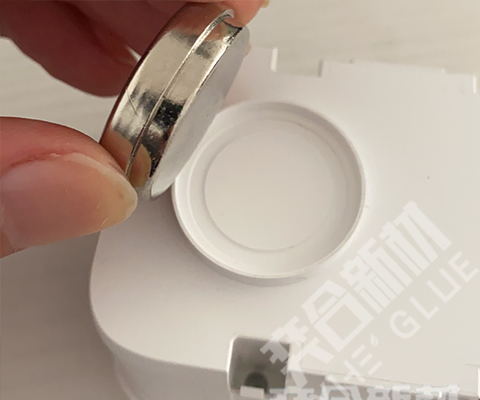ABS加PC粘磁铁用什么胶水粘?使用奕合315增强型瞬间胶水