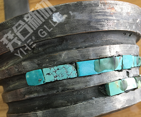 粘绿松石用什么胶水？ 奕合全透明环氧树脂胶水解决客户粘接问题