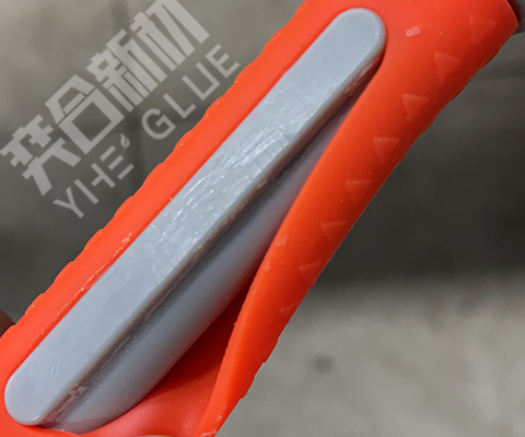 硅胶粘PP用什么胶水？奕合牌硅胶粘pp塑料胶水强度高拉裂硅胶不开胶