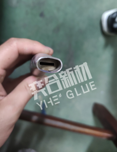 尼龙套接不锈钢用什么胶水好? 奕合强力塑料胶水透明高强度撕裂材质不脱胶