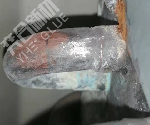 空调铜管砂眼可以用胶水? 奕合胶业铸铁管道修补剂解决客户砂眼问题