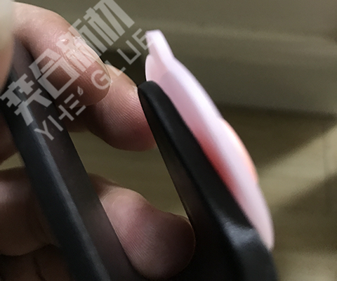 软PVC塑料饰品粘PP塑料用什么胶水？奕合牌PP快干胶水粘接效果不错