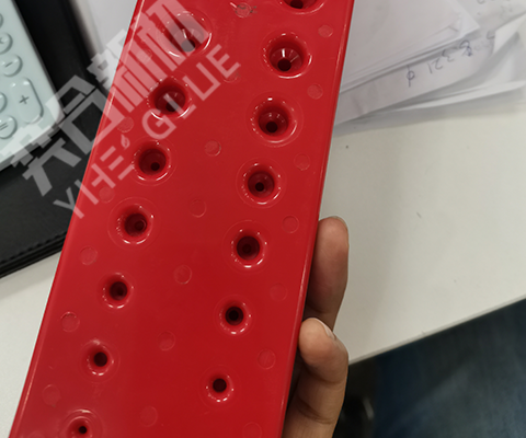 磁化橡胶胶条粘PP塑料用什么胶水？奕合PP塑料专用快干胶水解决客户的粘接问题