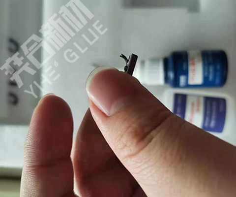 手机按键粘接用什么胶水？