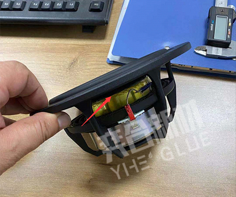 音响喇叭用什么胶水粘？透明快干音响机箱设备行业用胶_东莞奕合胶业